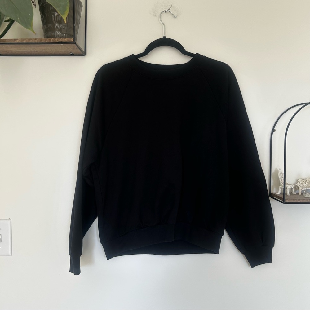 Gap Black Long Sleeve Woman’s Crewneck Sweater Size Medium